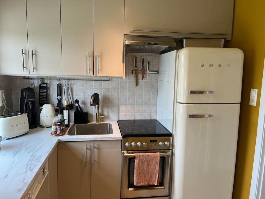 Charming 3 Bedroom Apartment Акурейри Экстерьер фото